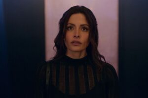 Sex/Life saison 2 : Sarah Shahi balance sur le tournage et tacle l’équipe de la série