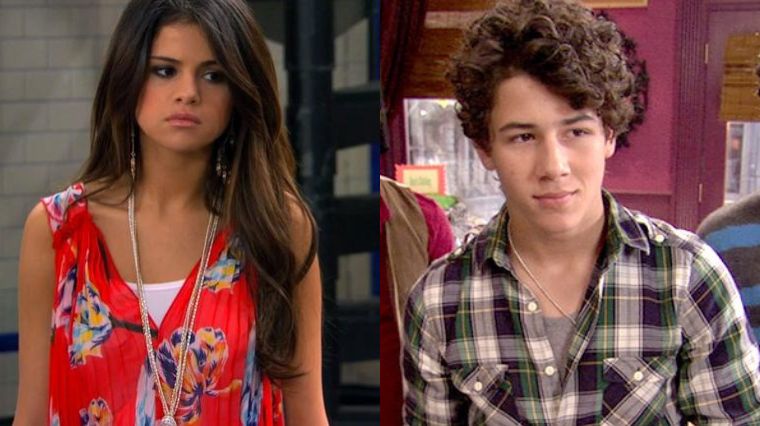 Selena Gomez dans Les Sorciers de Waverly Place, Nick Jonas dans la série Jonas.