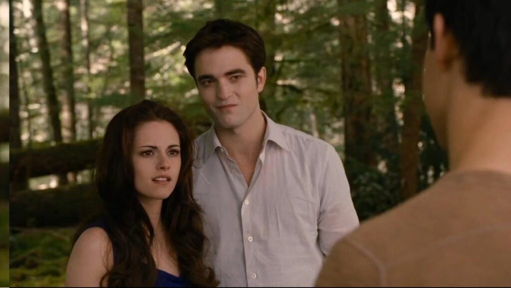 Bella Swan (Kristen Stewart) et Edward Cullen (Robert Pattinson) dans Twilight Révélation Partie 2