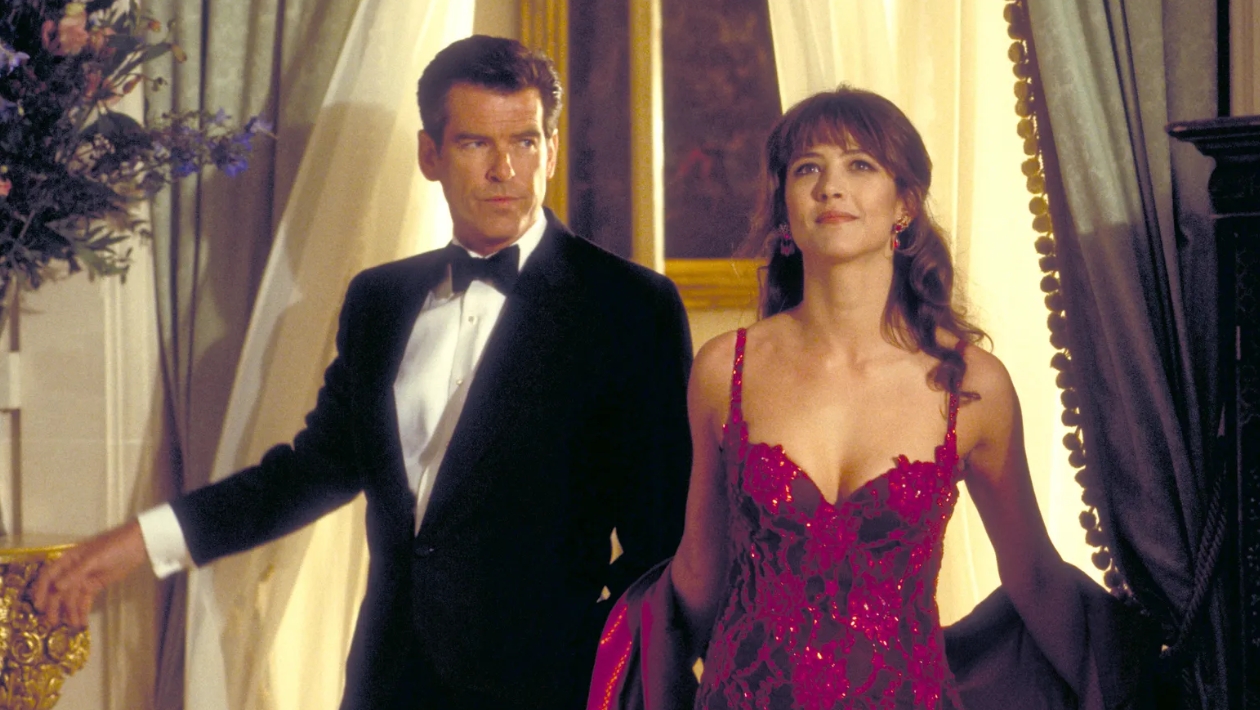 Le Monde ne suffit pas : Sophie Marceau pense qu&rsquo;elle « n&rsquo;avait pas les mensurations » pour jouer la James Bond girl