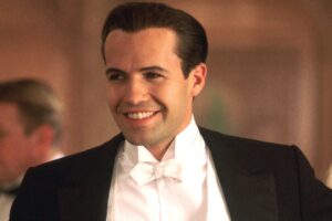 Titanic : aviez-vous remarqué la perruque de Billy Zane (Cal) dans le film ?