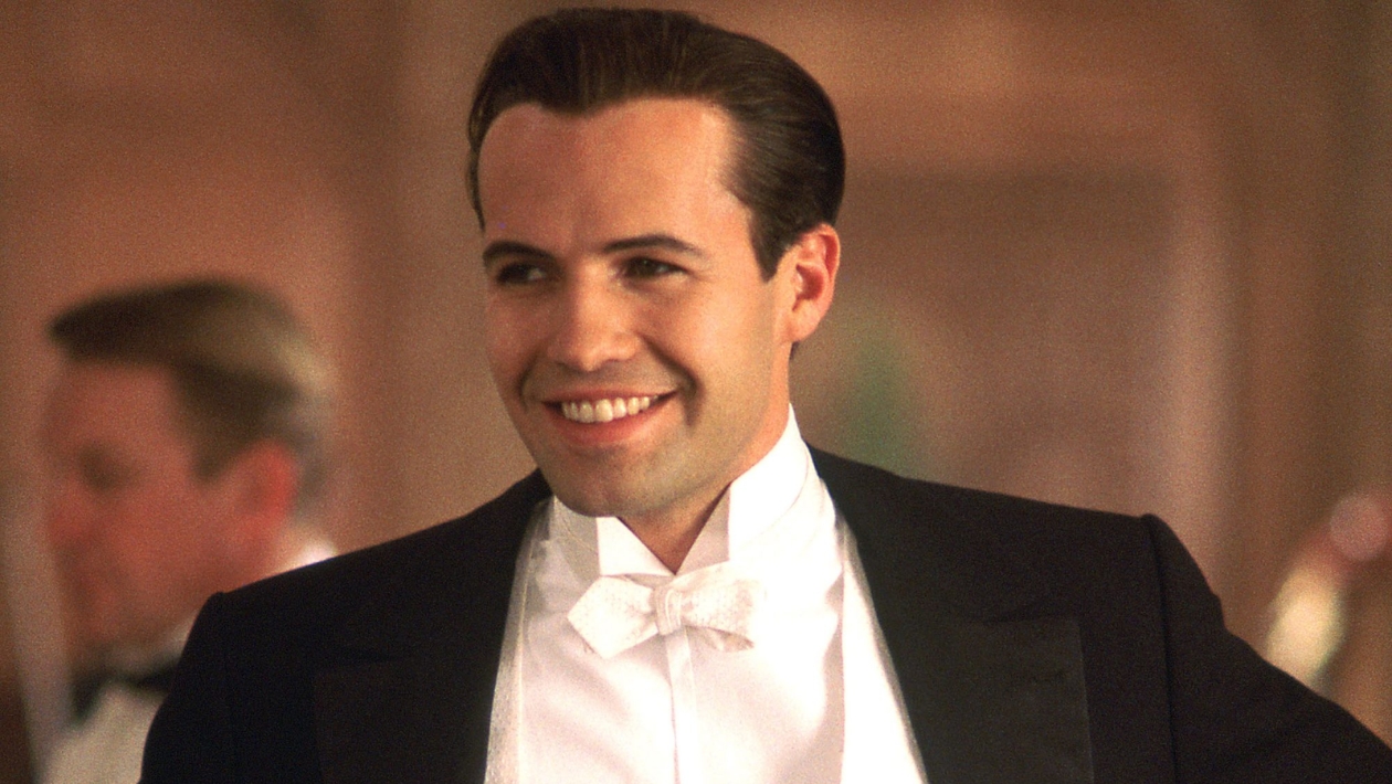 Titanic : aviez-vous remarqué la perruque de Billy Zane (Cal) dans le film ?