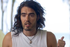 L’acteur Russell Brand accusé de viol et d’agressions sexuelles par plusieurs femmes