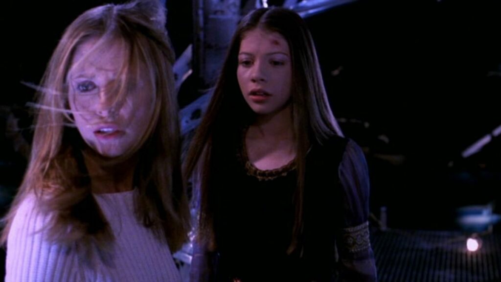 Buffy et Dawn dans Buffy contre les vampires.