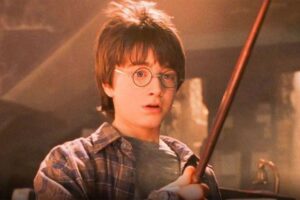 Accio, Expelliarmus… D’où viennent les noms des sortilèges de Harry Potter ?