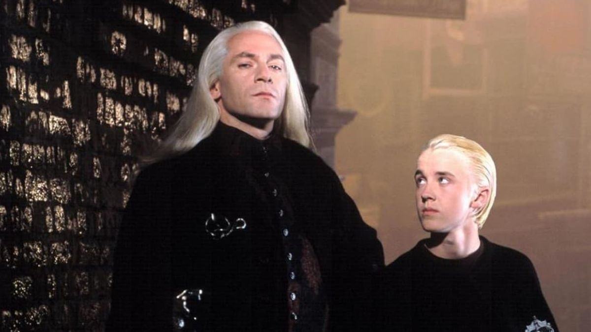 Harry Potter : pourquoi Jason Isaacs (Lucius Malefoy) porte une perruque dans la saga ?