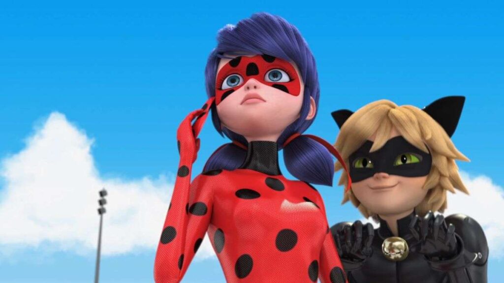 ladybug et chat noir dans le dessin animé miraculous
