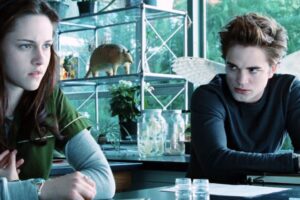 Twilight : Robert Pattinson a failli passer à côté du rôle d’Edward à cause de son physique 