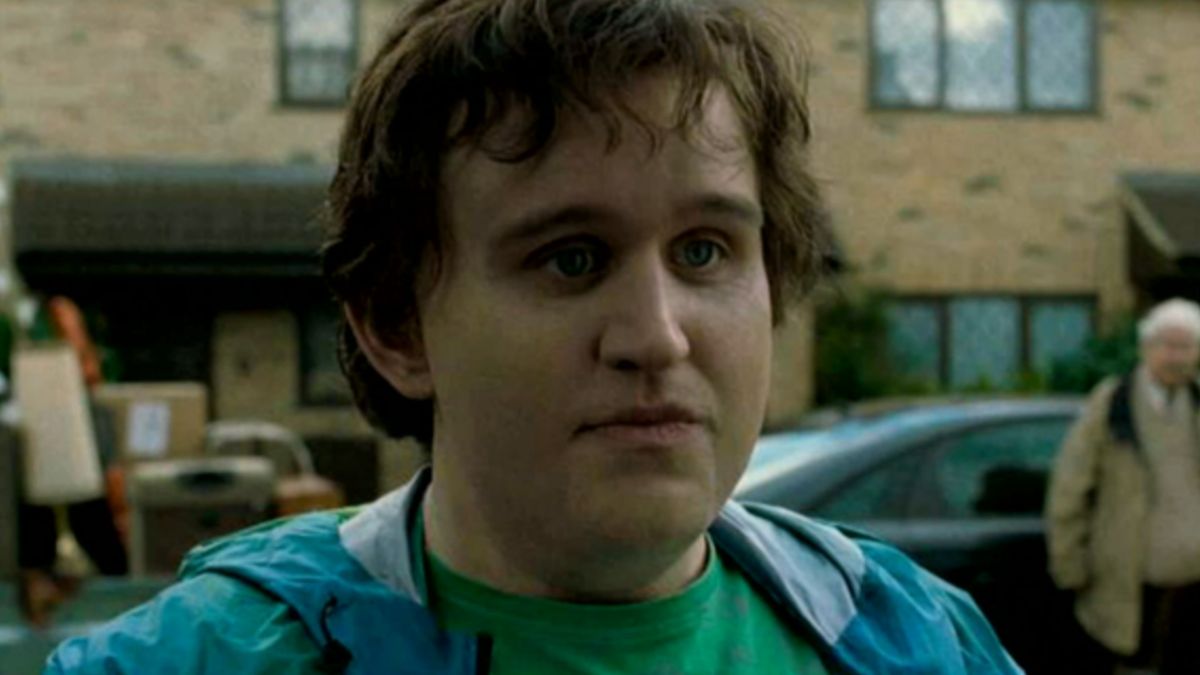 Harry Potter et les Reliques de la Mort partie 1 : pourquoi Harry Melling (Dudley) porte-t-il des prothèses dans le film ?