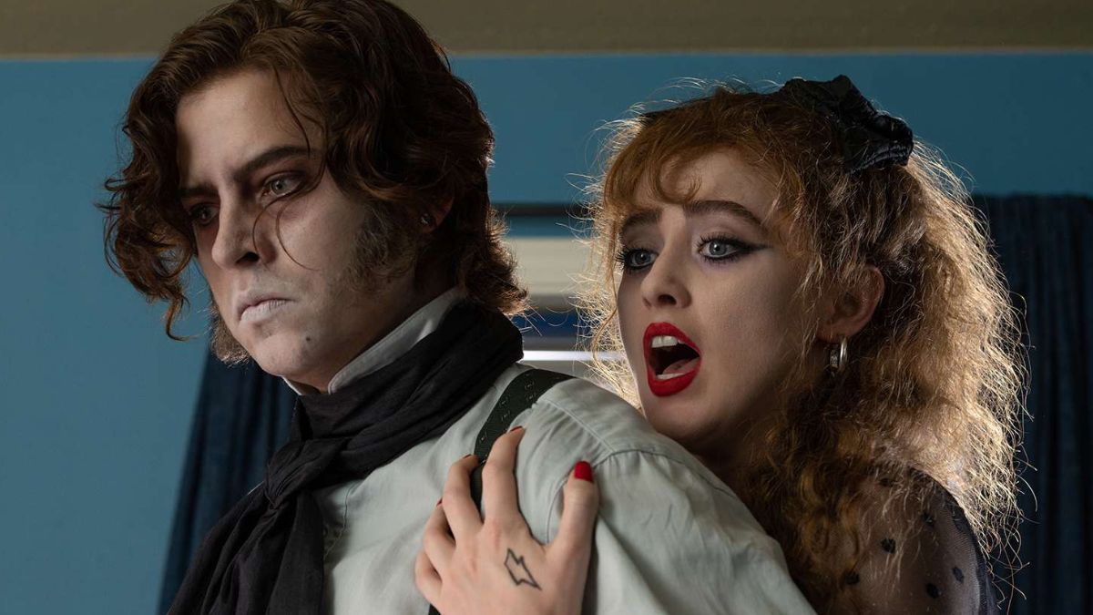 Lisa Frankenstein : Cole Sprouse méconnaissable dans la bande-annonce du film d’horreur