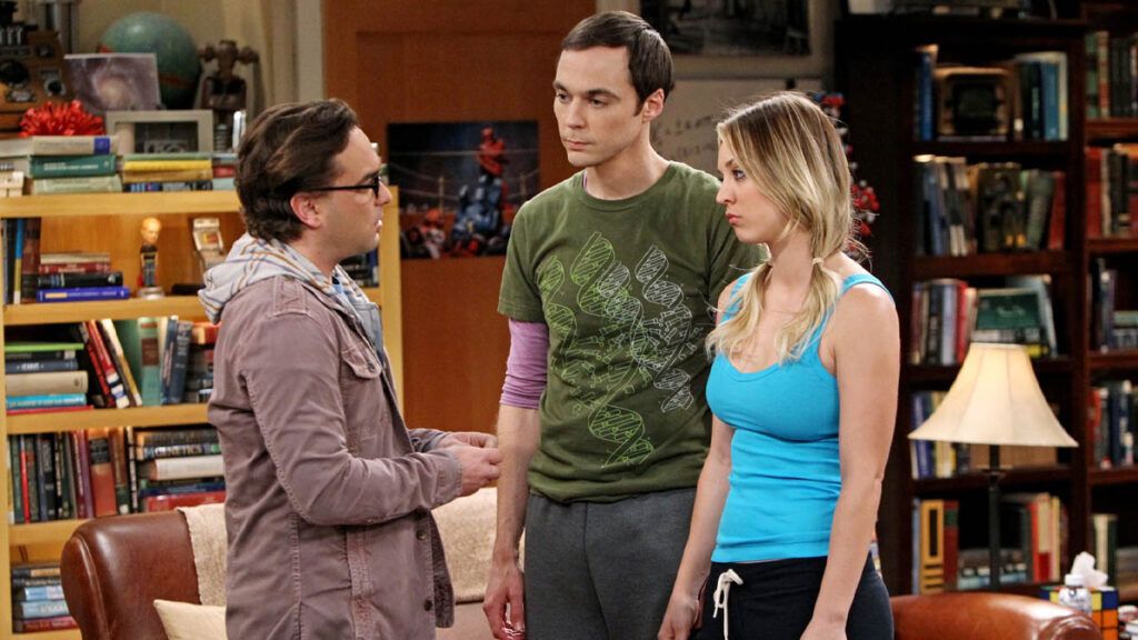 Leonard, Penny et Sheldon dans la sitcom The Big Bang Theory