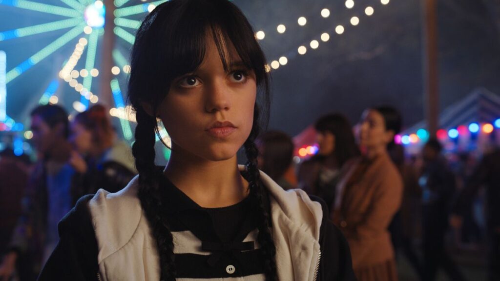 Mercredi Addams, incarnée par Jenna Ortega dans la série réalisée par Tim Burton