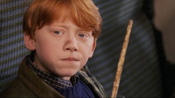 ron-weasley-avec-sa-baguette-dans-harry-potter-a-lecole-des-sorciers