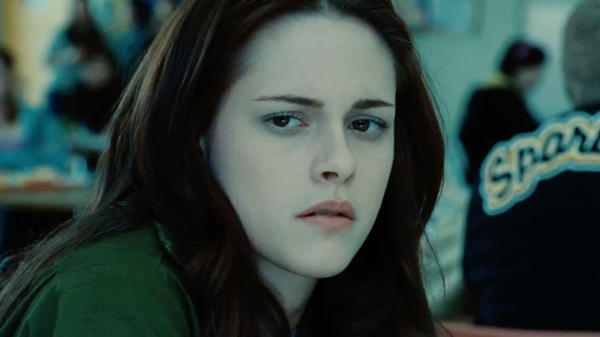 Twilight : pourquoi tout le monde connait déjà Bella lorsqu&rsquo;elle arrive au lycée ? 