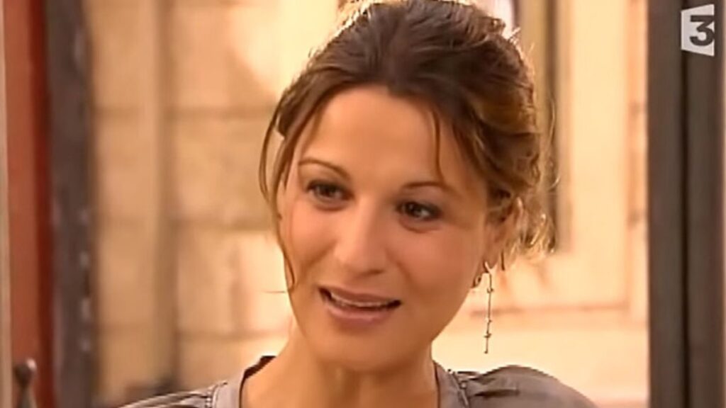 Hélène Médigue joue Charlotte Le Bihac dans la série Plus Belle La Vie.