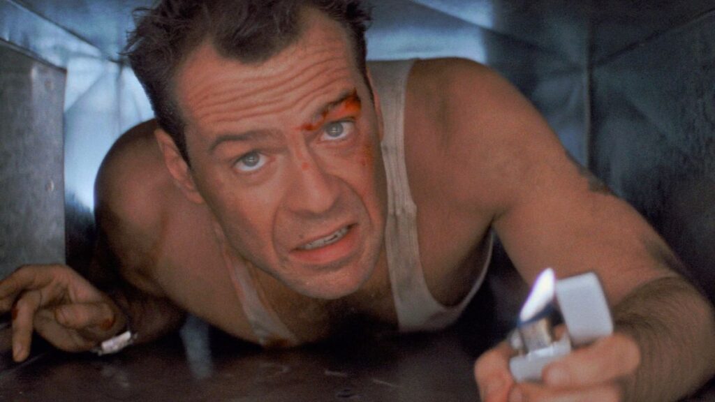 Bruce Willis dans Piège de Cristal, le premier film Die Hard.