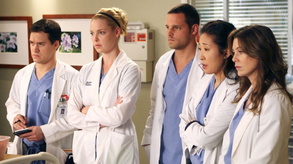 Meredith Grey, Cristina Yang, Alex Karev, Izzie Stevens et George O'Malley dans Grey's Anatomy.