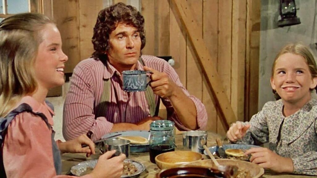 Mary, Charles et Laura Ingalls à table dans la petite maison dans la prairie