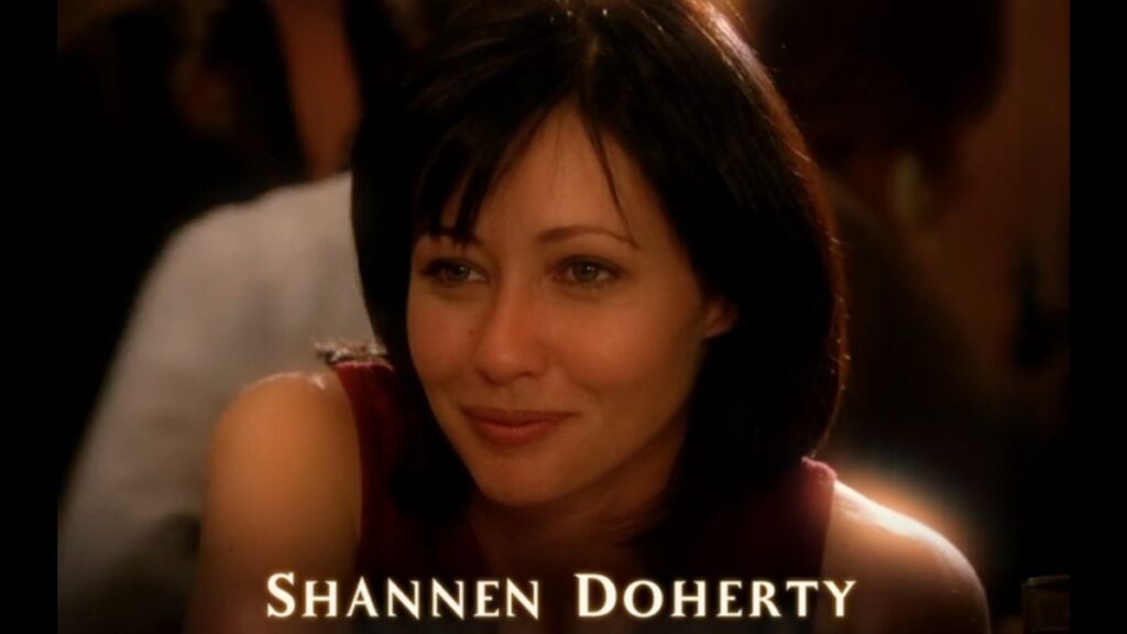 Shannen Doherty dans le générique des saisons 1 et 2 de Charmed.