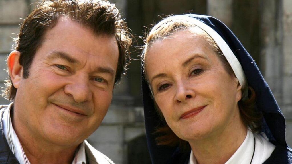 Dominique Lavanant et Martin Lamotte dans la série Soeur Thérèse.com sur TF1.