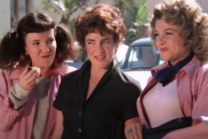 Grease : que devient Stockard Channing, alias Betty Rizzo, la vilaine fille du lycée ?