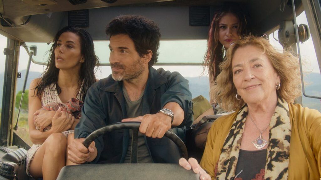 Eva Longoria, Carmen Maura, Victoria Bazua et Santiago Cabrera dans La Terre des Femmes.