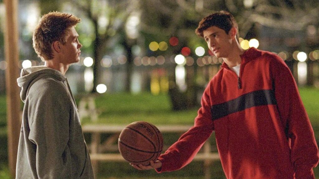 Lucas et Nathan Scott dans le premier épisode de la série Les Frères Scott.