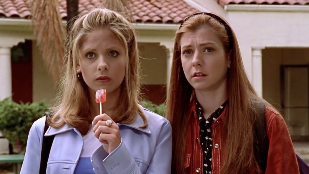 Buffy Summers et Willow Rosenberg dans la série Buffy contre les vampires.