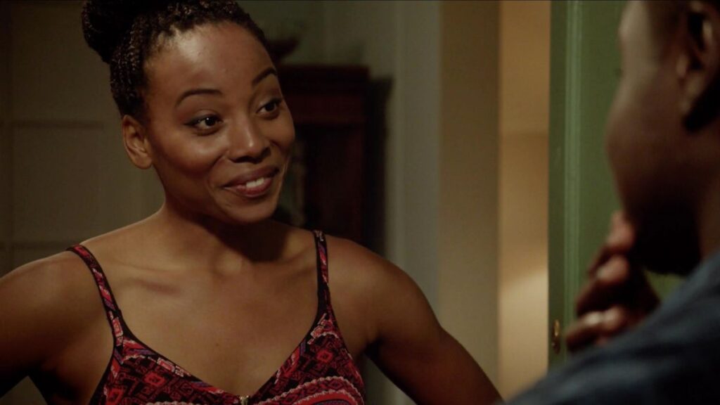 Erica Ash dans Shade of blue