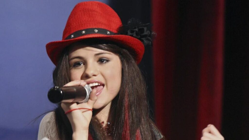 Selena Gomez joue Mikayla dans la série Hannah Montana.