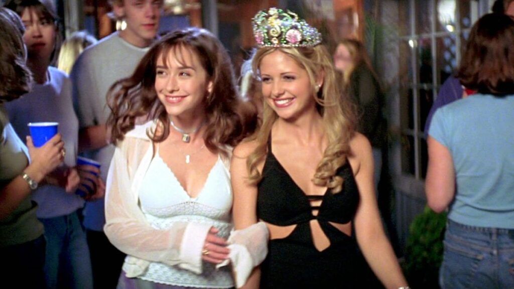 Jennifer Love-Hewitt et Sarah Michelle Gellar dans le film Souviens-toi l'été dernier