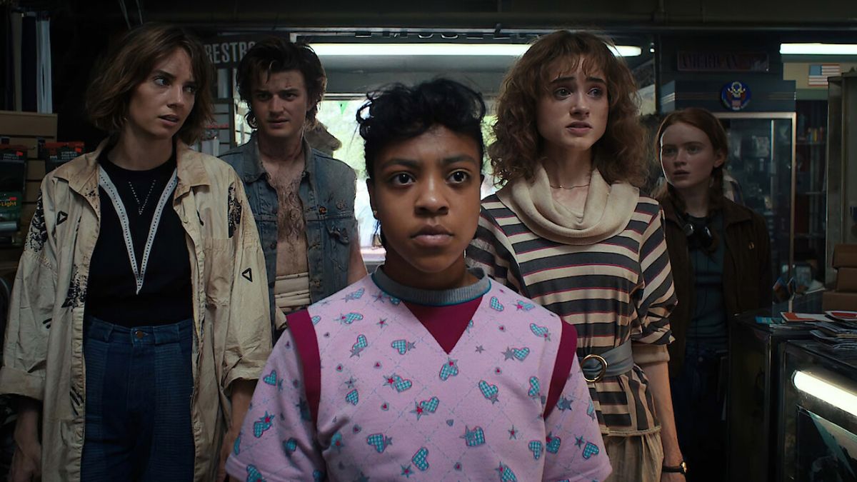 Stranger Things : « La série est un peu maudite », Maya Hawke explique pourquoi le tournage de la saison 5 prend autant de temps