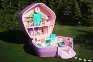 Alerte nostalgie ! Vous pourrez bientôt dormir dans une maison Polly Pocket grandeur nature !