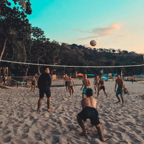 Jouer au beach-volley