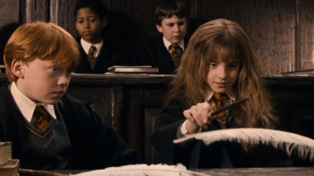 Hermione utilise le sort Wingardium Leviosa dans Harry Potter à l'école des sorciers