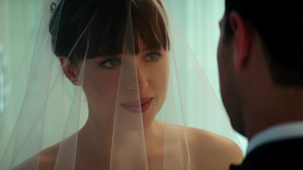 Anastasia (Dakota Johnson) dans le film 50 Nuances plus claires.