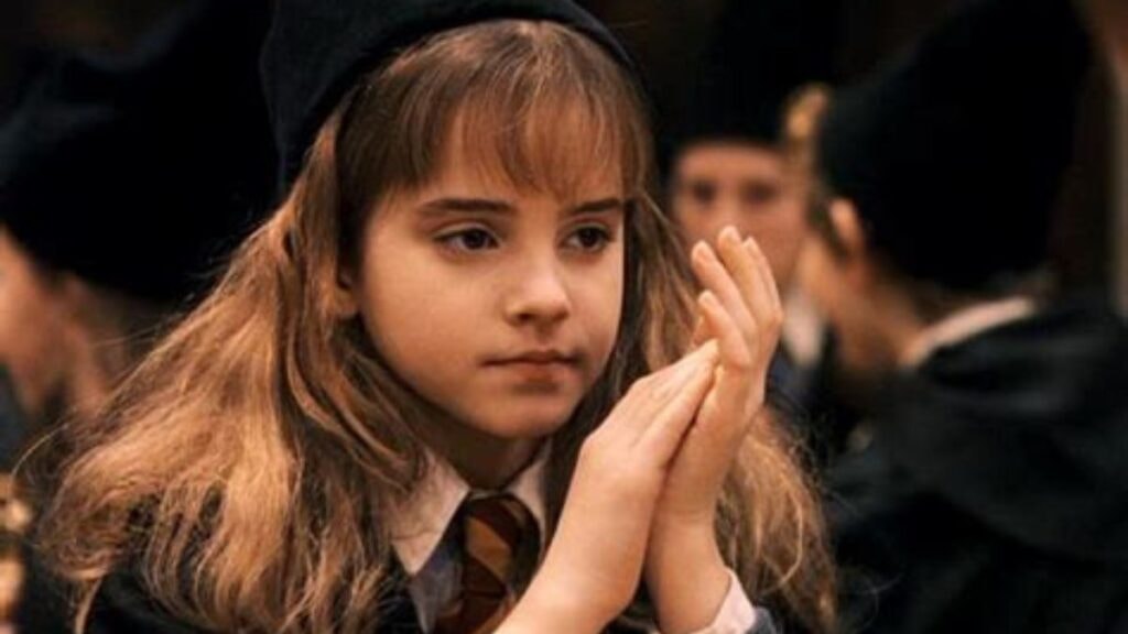 Hermione Granger (Emma Watson) à la fin du film Harry Potter à l'école des sorciers