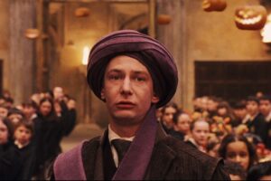 Harry Potter : la signification cachée derrière le nom du professeur Quirrell