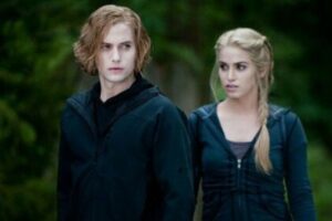 Twilight : pourquoi Rosalie et Jasper ne portent-ils pas le nom de famille Cullen ?