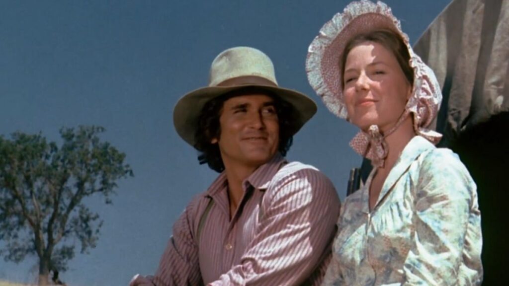 Charles (Michael Landon) et Caroline Ingalls (Karen Grassle) dans le générique de la série culte La Petite Maison dans la Prairie.