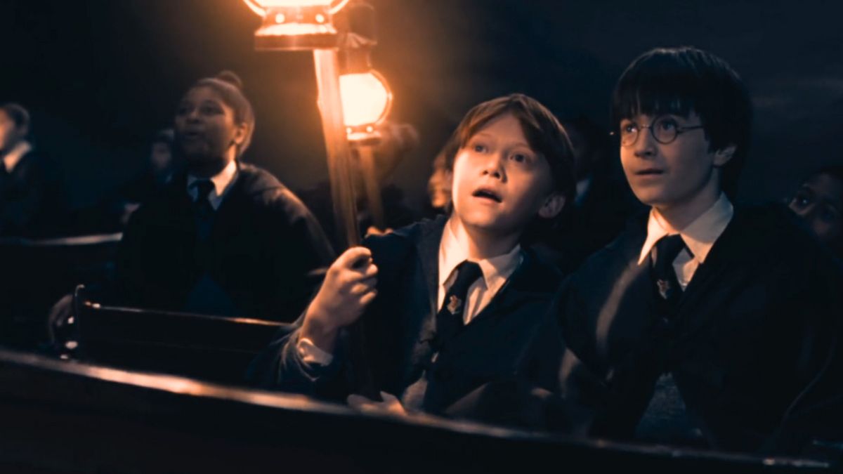 Harry Potter : pourquoi les élèves arrivent-ils en barque à Poudlard dans le premier film ?