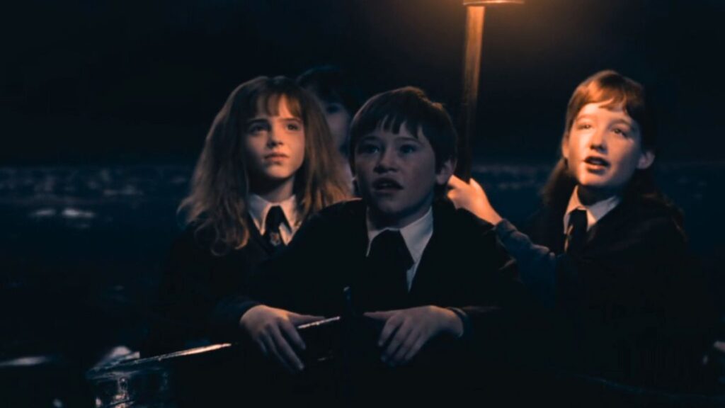 Hermione Granger, Susan Bones et Seamus Finnigan dans Harry Potter à l'école des sorciers.