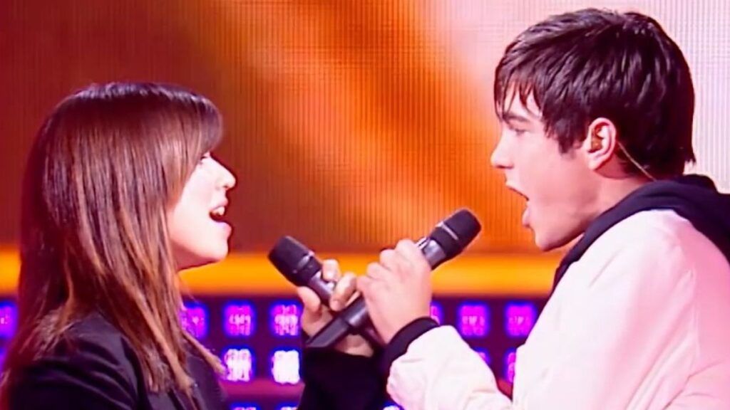 Grégory Lemarchal et Lucie Bernardoni à la Star Academy en 2004.