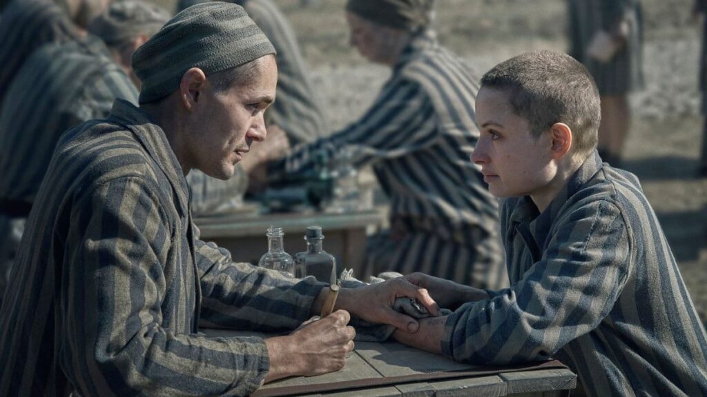 Lali et Gita dans Le tatoueur d'Auschwitz