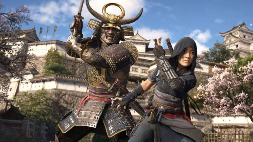 Yasuke et Naoe se tenant côte à côte devant un château japonais dans Assassin's Creed Shadows