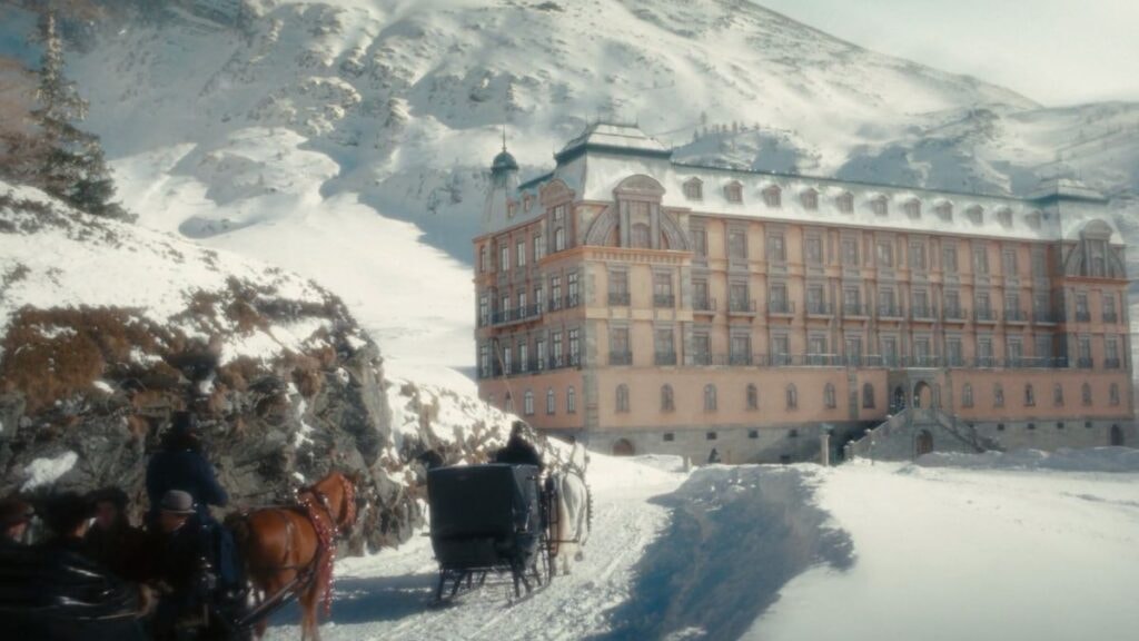 L'hôtel dans la série Winter Palace