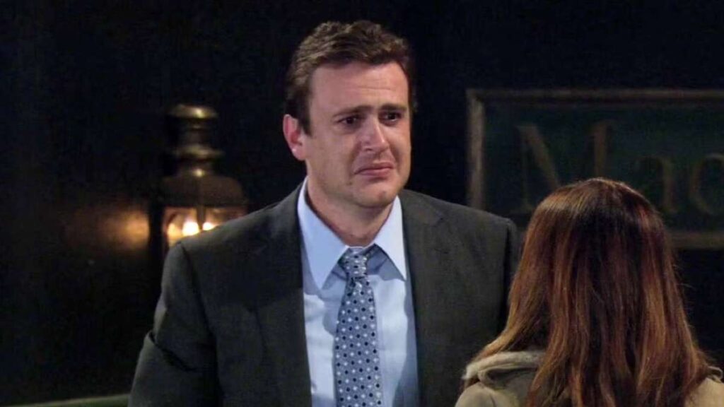 Jason Segel dans How I Met Your Mother triste