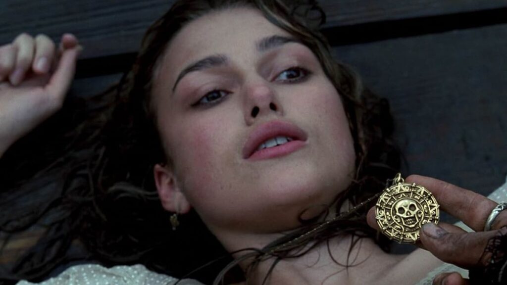 Keira Knightley joue Elizabeth Swann dans Pirates des Caraïbes.