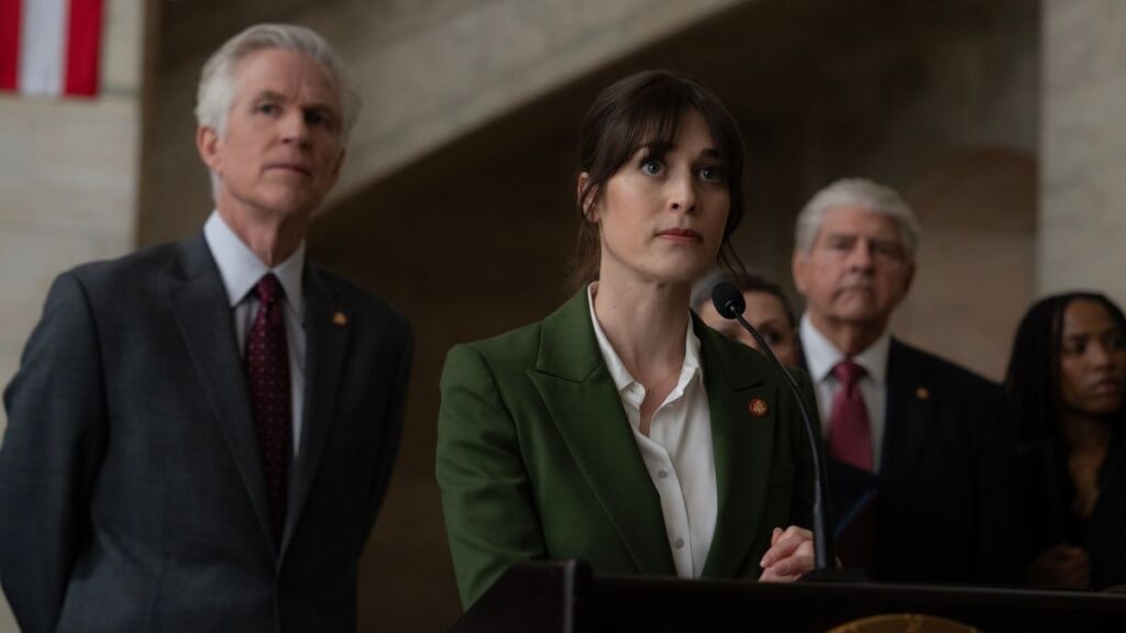 Matthew Modine et Lizzy Caplan dans Zero Day