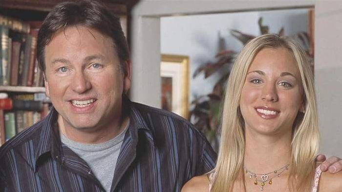 Touche Pas A Mes Filles Kaley Cuoco Rend Hommage A John Ritter Son Pere Dans La Serie